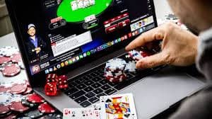 link rupiahtoto live casino roulette table available alongside Singapore Pools betting
